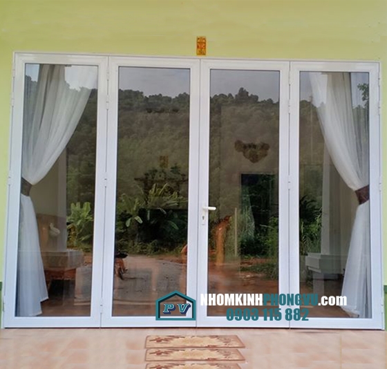 Mẫu cửa nhôm xingfa màu trắng sứ 4 cánh mở quay 02